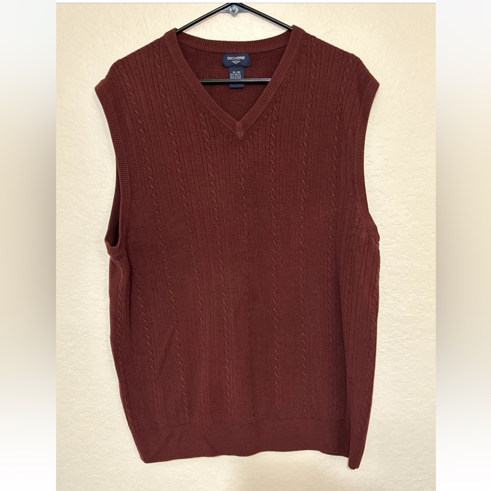 Dockers V Neck Sweater Vest Mens XL Burgundy Red Acrylic Extra Soft Pullover